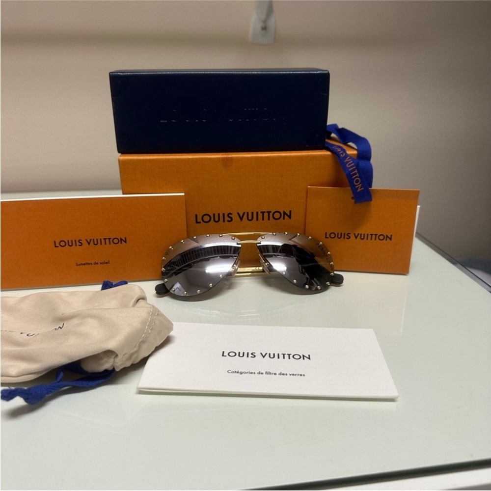 Louis Vuitton “the Party” mirrored Aviator Sunglasses gold studded.